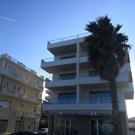 Infinito Lägenhet Alba Adriatica Exteriör bild